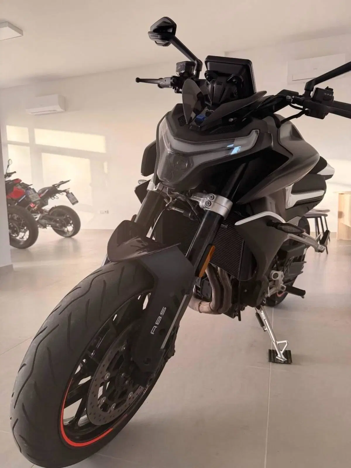 CFMOTO 800NK Advanced (2023 - 26) (3)