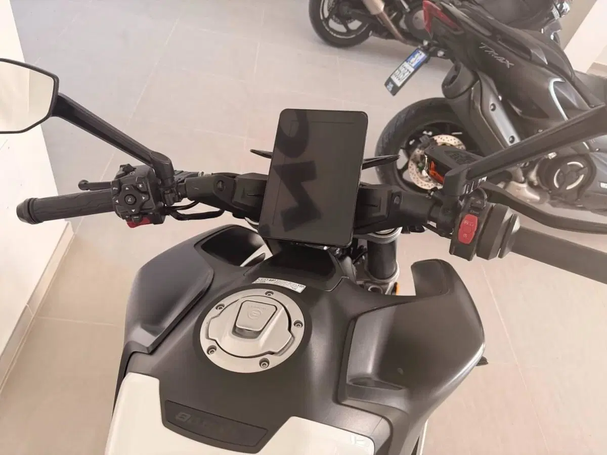 CFMOTO 800NK Advanced (2023 - 26) (5)