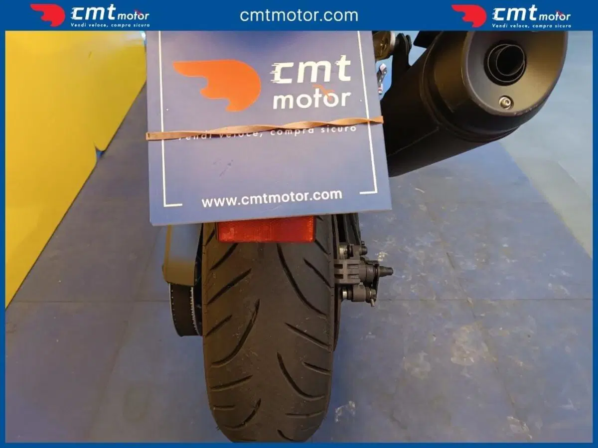 Yamaha T-Max 560 (2022 - 24) (14)