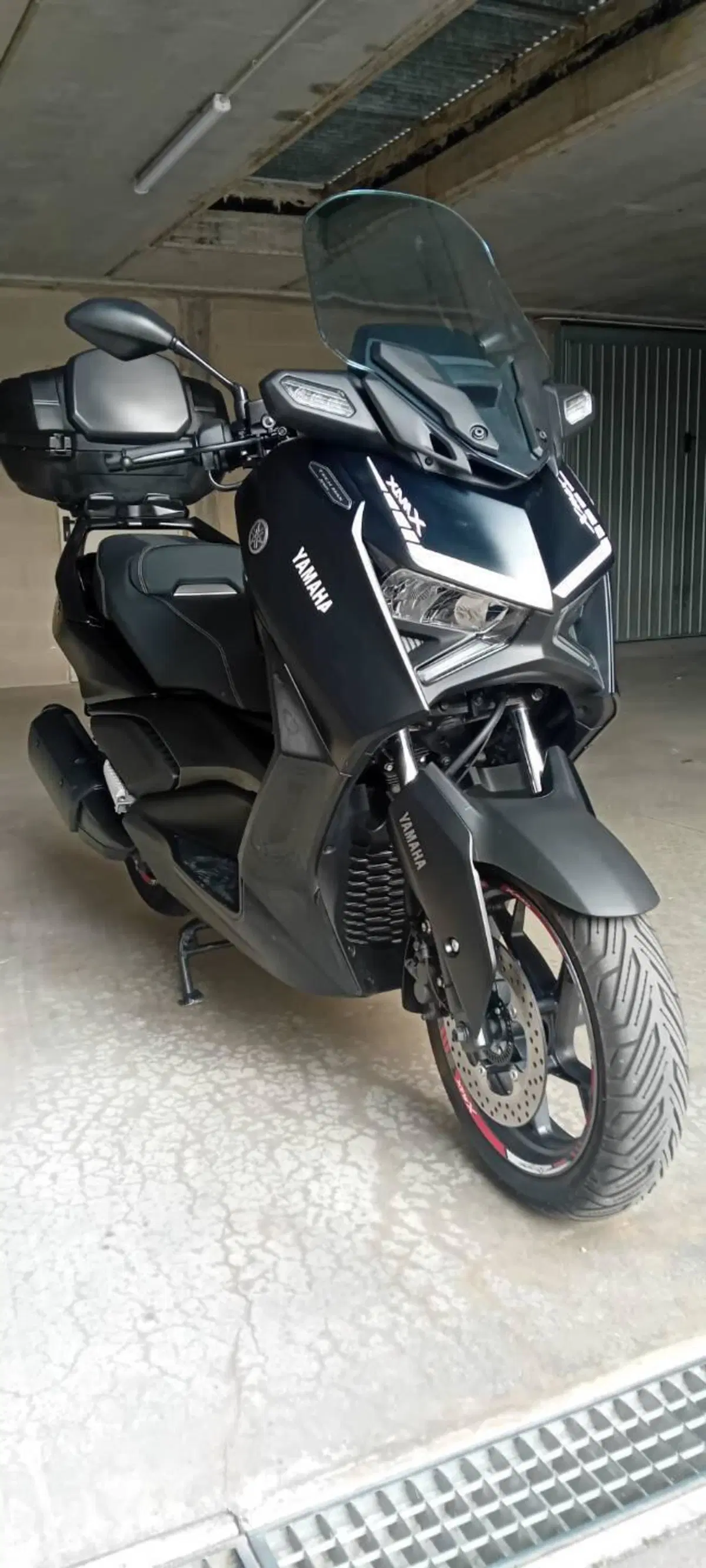Yamaha X-Max 300 Tech Max (2025 - 26) (2)
