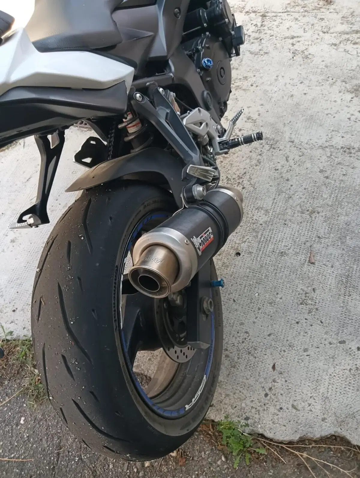 Suzuki GSR 750 ABS (2010 - 17) (2)