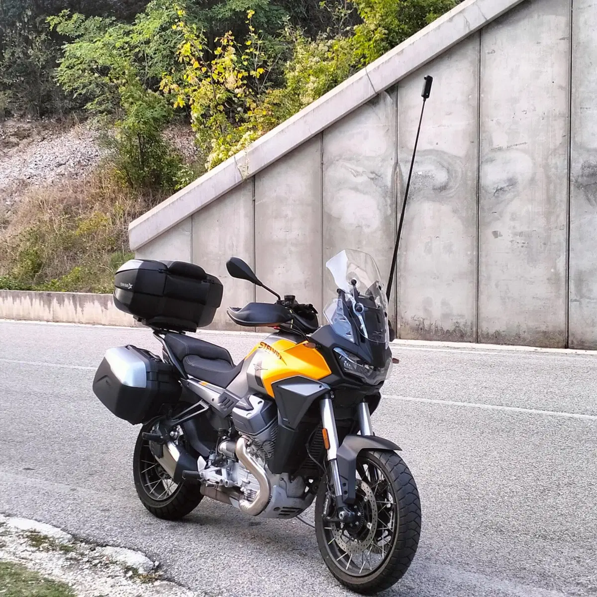 Moto Guzzi Stelvio (2024 - 26) (2)