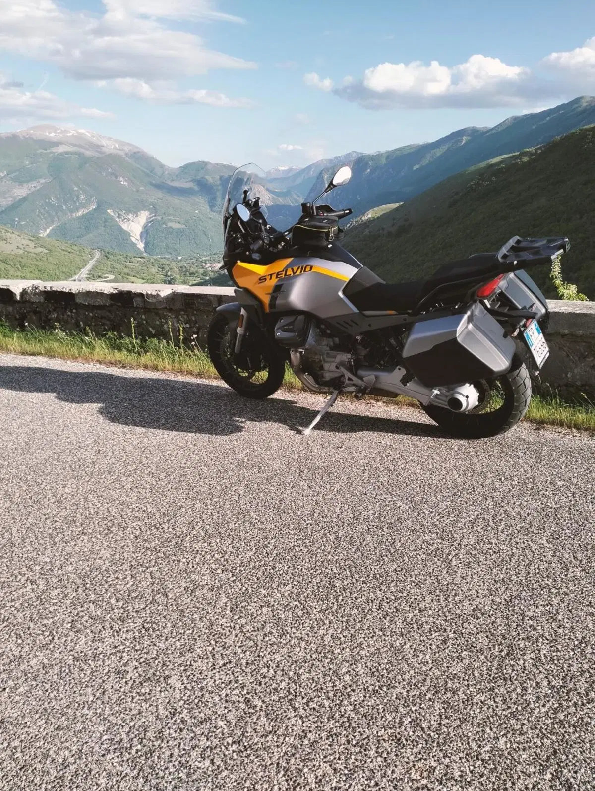 Moto Guzzi Stelvio (2024 - 26) (4)
