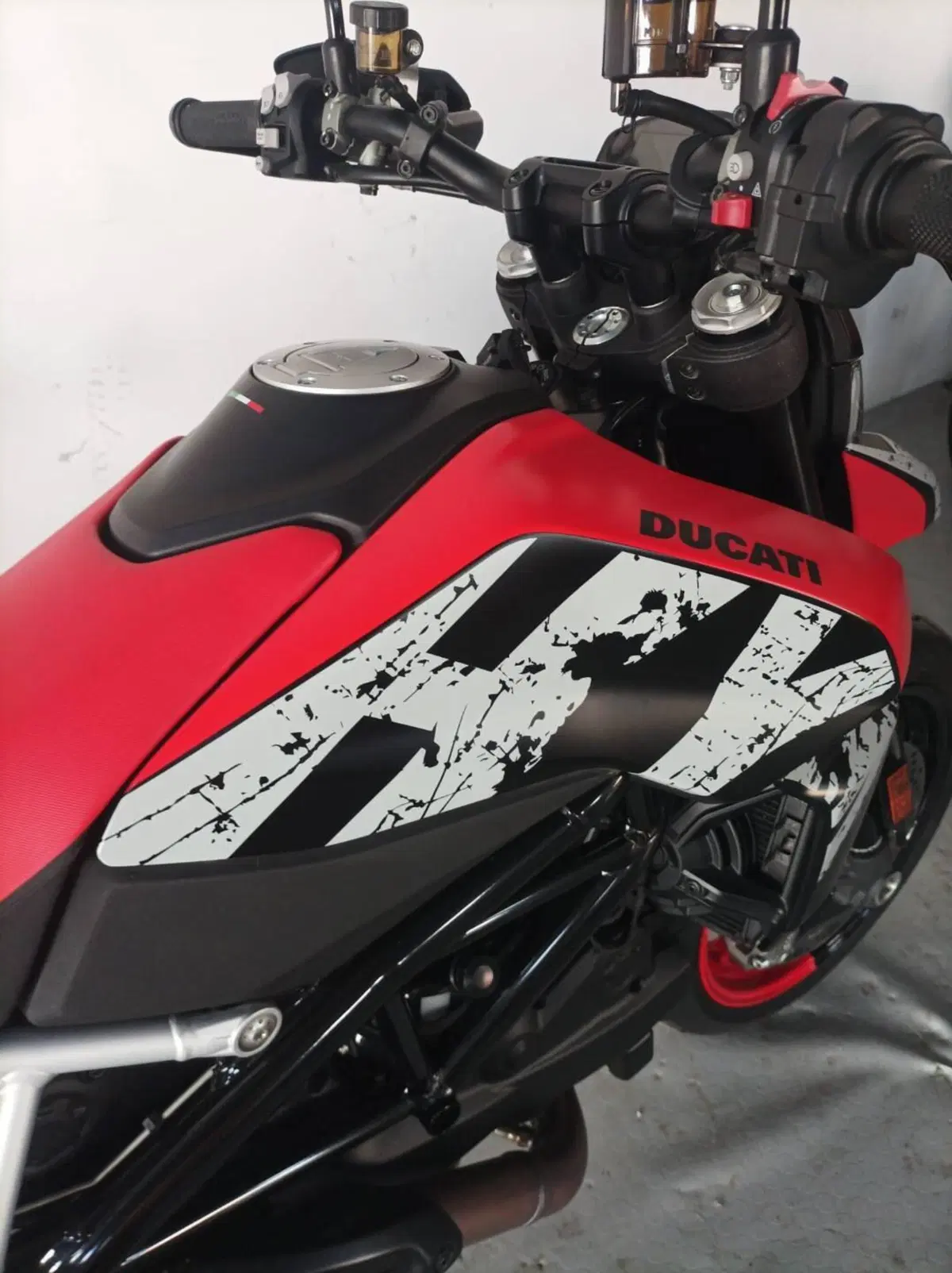 Ducati Hypermotard 950 RVE (2022 - 25) (2)