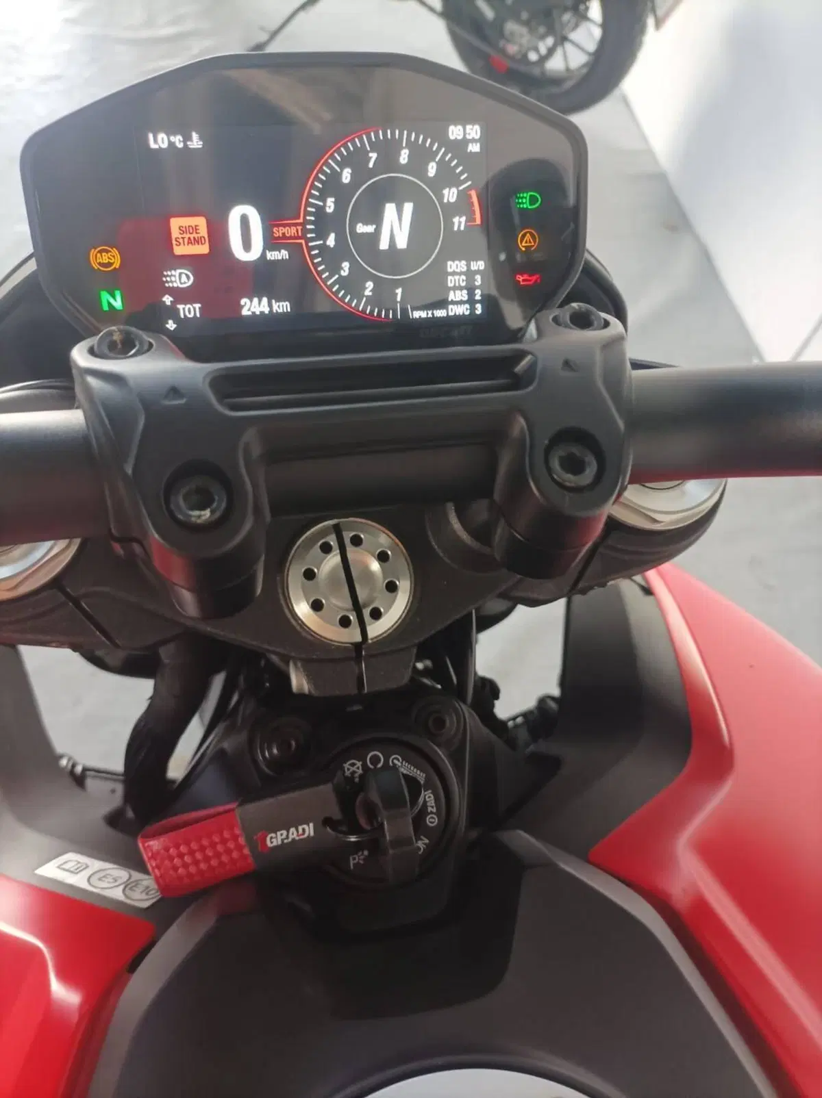 Ducati Hypermotard 950 RVE (2022 - 25) (6)