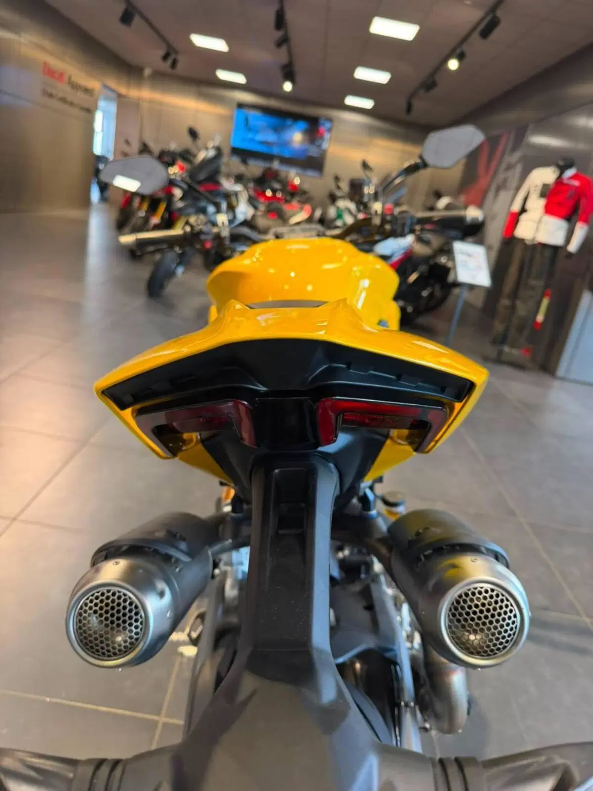 Ducati Streetfighter V2 S (2025 - 26) (5)