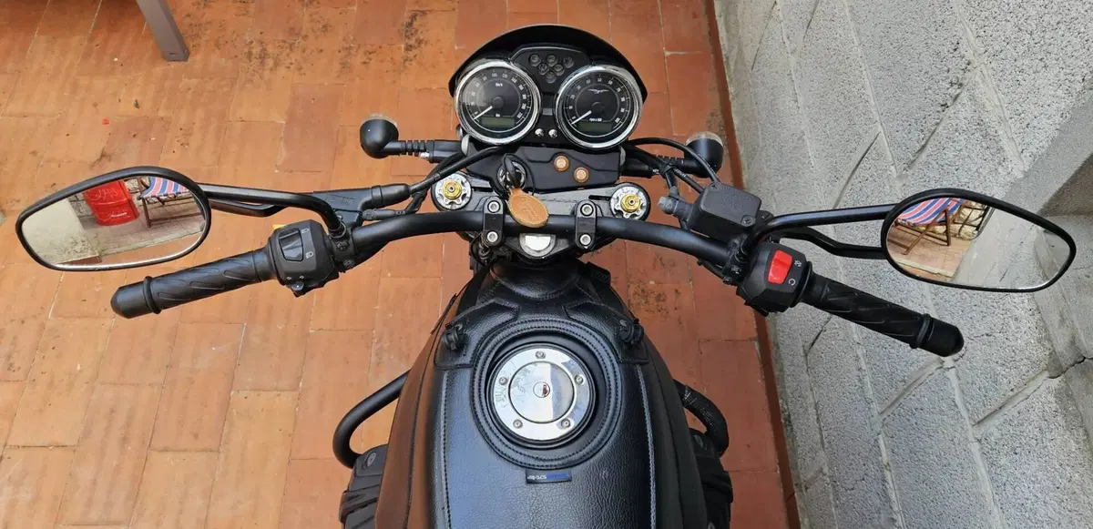 Moto Guzzi V7 II Stone (2015 - 17) (3)