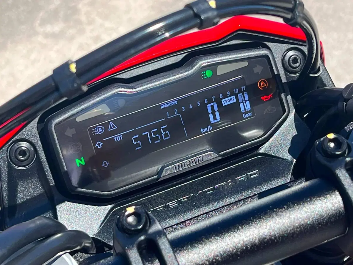 Ducati Hypermotard 698 Mono (2024 - 26) (4)