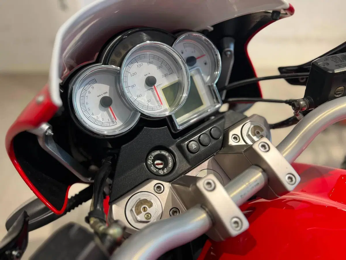 Moto Guzzi Sport 1200 4V (2009 - 12) (8)