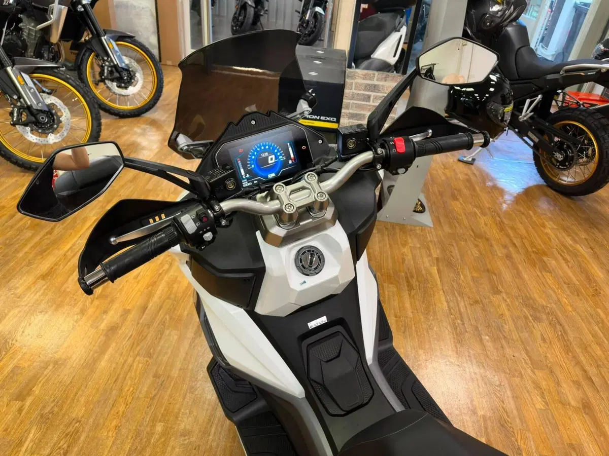Sym ADX 300 (2024 - 26) (2)
