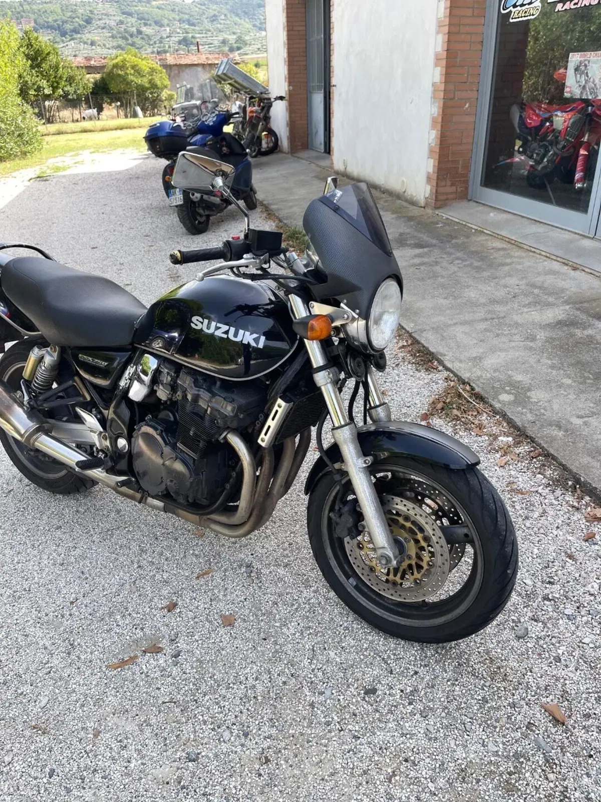 Suzuki GSX 750 (1998 - 03) (2)