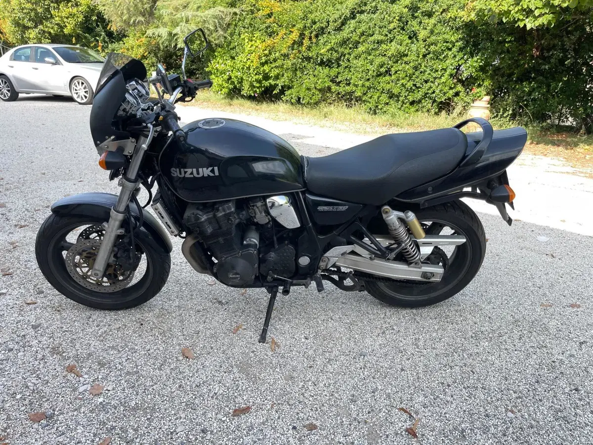 Suzuki GSX 750 (1998 - 03) (4)