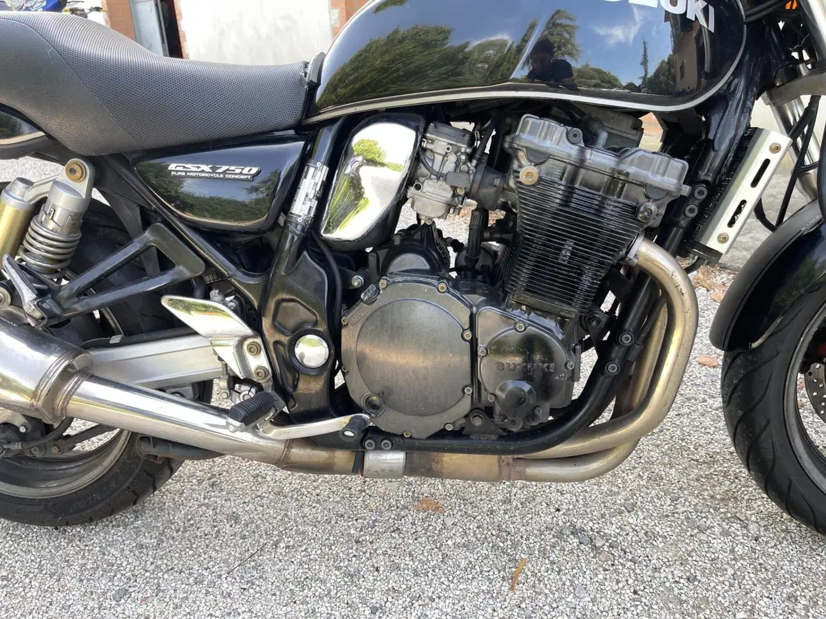 Suzuki GSX 750 (1998 - 03) (6)