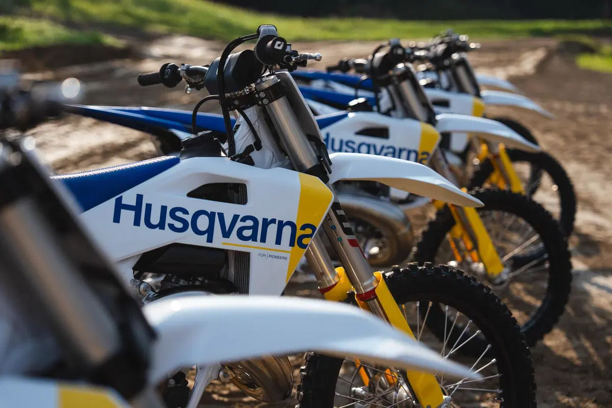 125 vs. 250 vs. 300 vs. 450! Tutte contro tutte, quale &egrave; la migliore per fare motocross? [VIDEO]