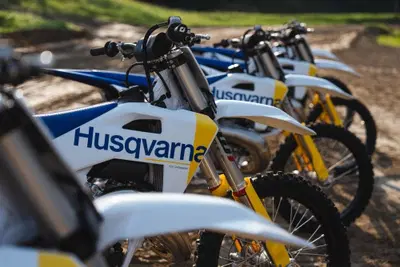 125 vs. 250 vs. 300 vs. 450! Tutte contro tutte, quale &egrave; la migliore per fare motocross? [VIDEO]