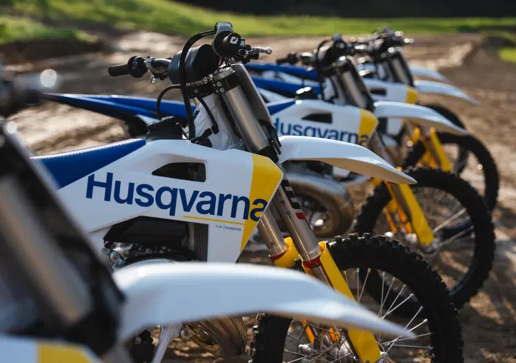 125 vs. 250 vs. 300 vs. 450! Tutte contro tutte, quale è la migliore per fare motocross? [VIDEO]