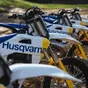 125 vs. 250 vs. 300 vs. 450! Tutte contro tutte, quale è la migliore per fare motocross? [VIDEO]