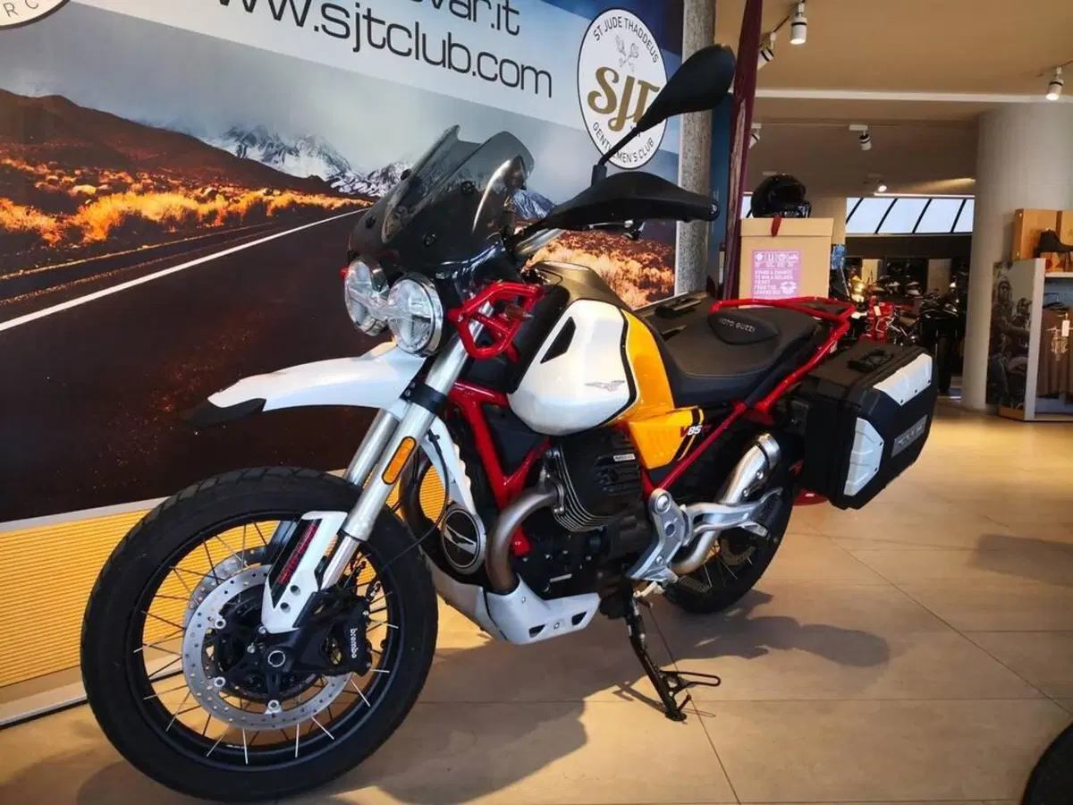 Moto Guzzi V85 TT Evocative Graphics (2021 - 23) (10)