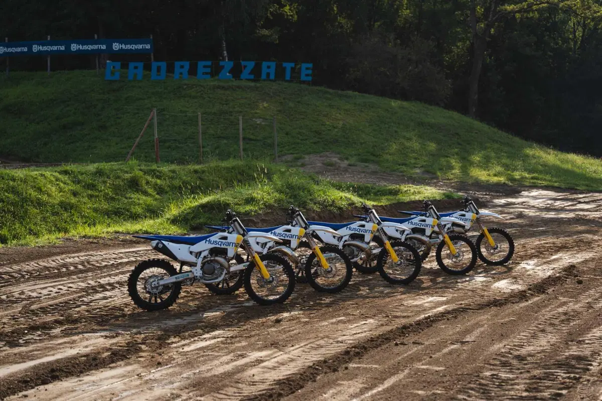125 vs. 250 vs. 300 vs. 450! Tutte contro tutte, quale è la migliore per fare motocross? [VIDEO] (3)