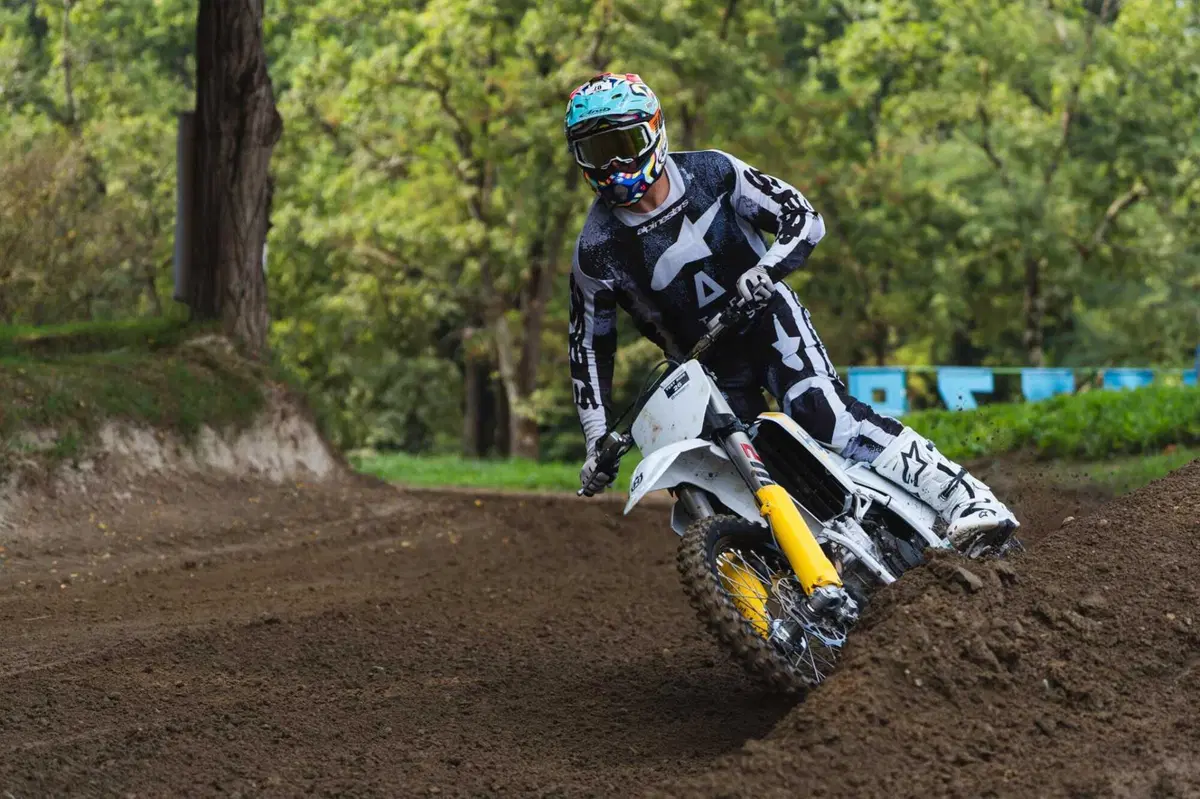 125 vs. 250 vs. 300 vs. 450! Tutte contro tutte, quale è la migliore per fare motocross? [VIDEO] (13)