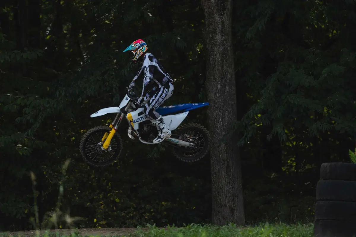 125 vs. 250 vs. 300 vs. 450! Tutte contro tutte, quale è la migliore per fare motocross? [VIDEO] (15)