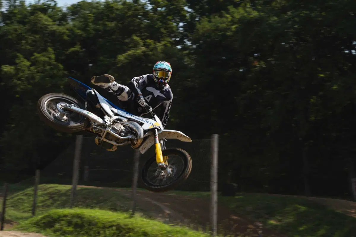 125 vs. 250 vs. 300 vs. 450! Tutte contro tutte, quale è la migliore per fare motocross? [VIDEO] (18)
