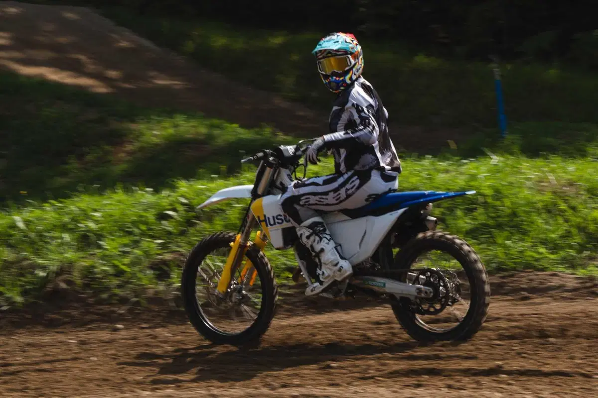 125 vs. 250 vs. 300 vs. 450! Tutte contro tutte, quale è la migliore per fare motocross? [VIDEO] (19)