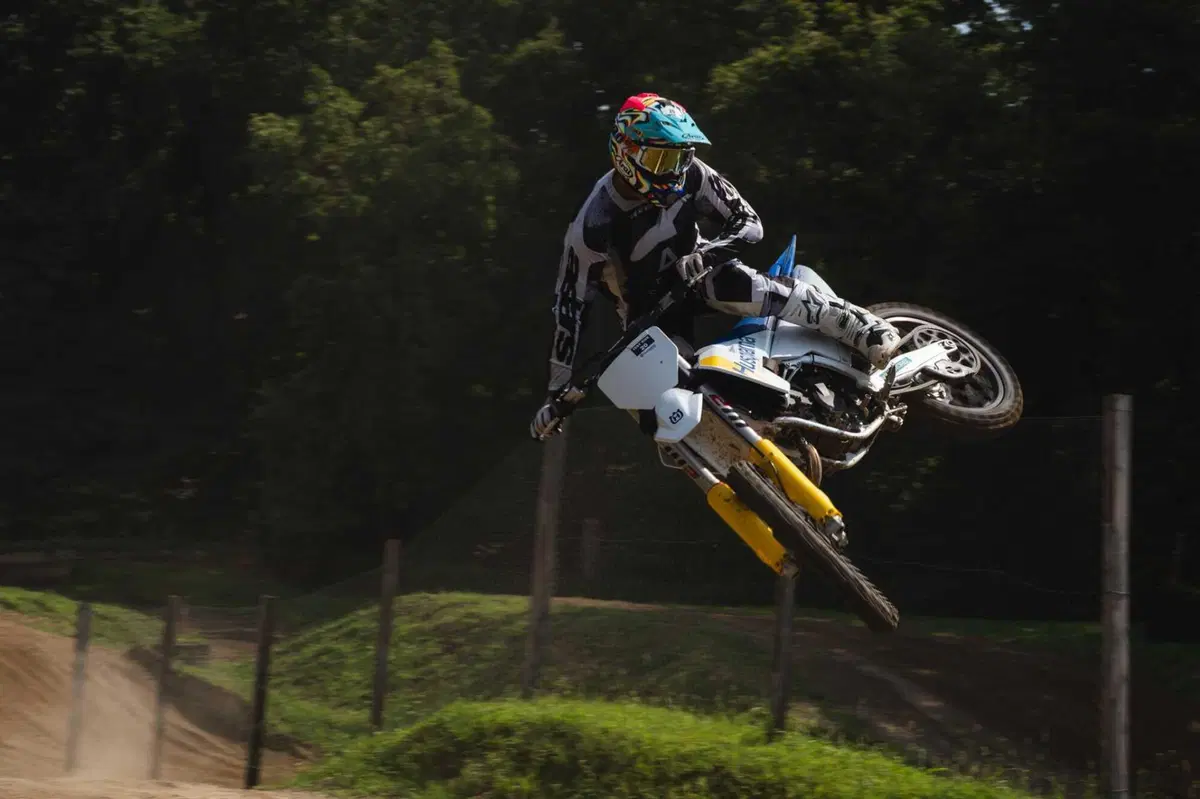 125 vs. 250 vs. 300 vs. 450! Tutte contro tutte, quale è la migliore per fare motocross? [VIDEO] (22)