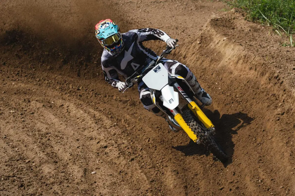 125 vs. 250 vs. 300 vs. 450! Tutte contro tutte, quale è la migliore per fare motocross? [VIDEO] (21)