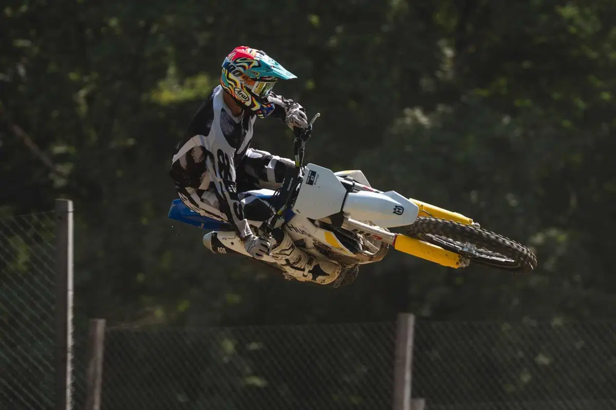 125 vs. 250 vs. 300 vs. 450! Tutte contro tutte, quale è la migliore per fare motocross? [VIDEO] (27)