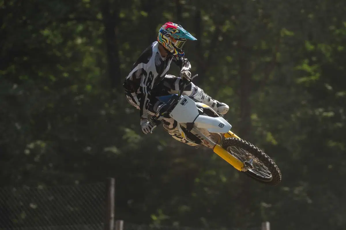 125 vs. 250 vs. 300 vs. 450! Tutte contro tutte, quale è la migliore per fare motocross? [VIDEO] (29)