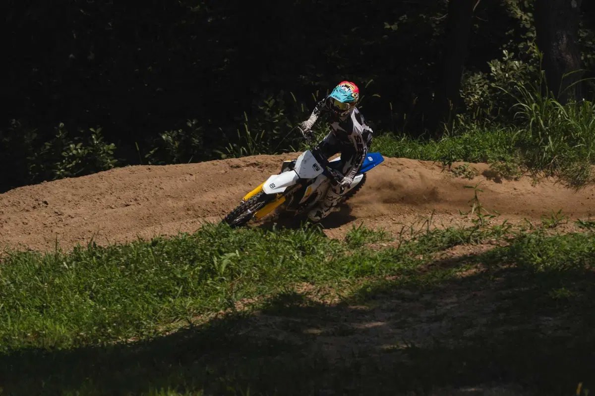 125 vs. 250 vs. 300 vs. 450! Tutte contro tutte, quale è la migliore per fare motocross? [VIDEO] (33)