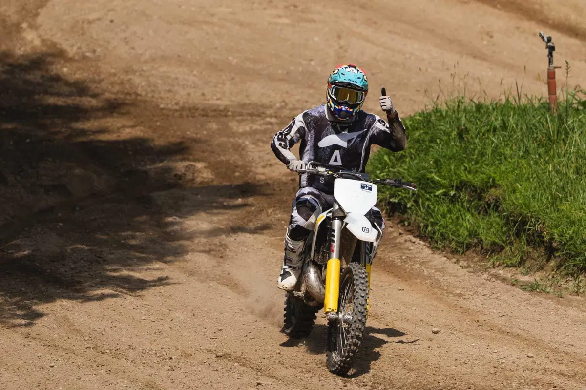 125 vs. 250 vs. 300 vs. 450! Tutte contro tutte, quale è la migliore per fare motocross? [VIDEO] (39)