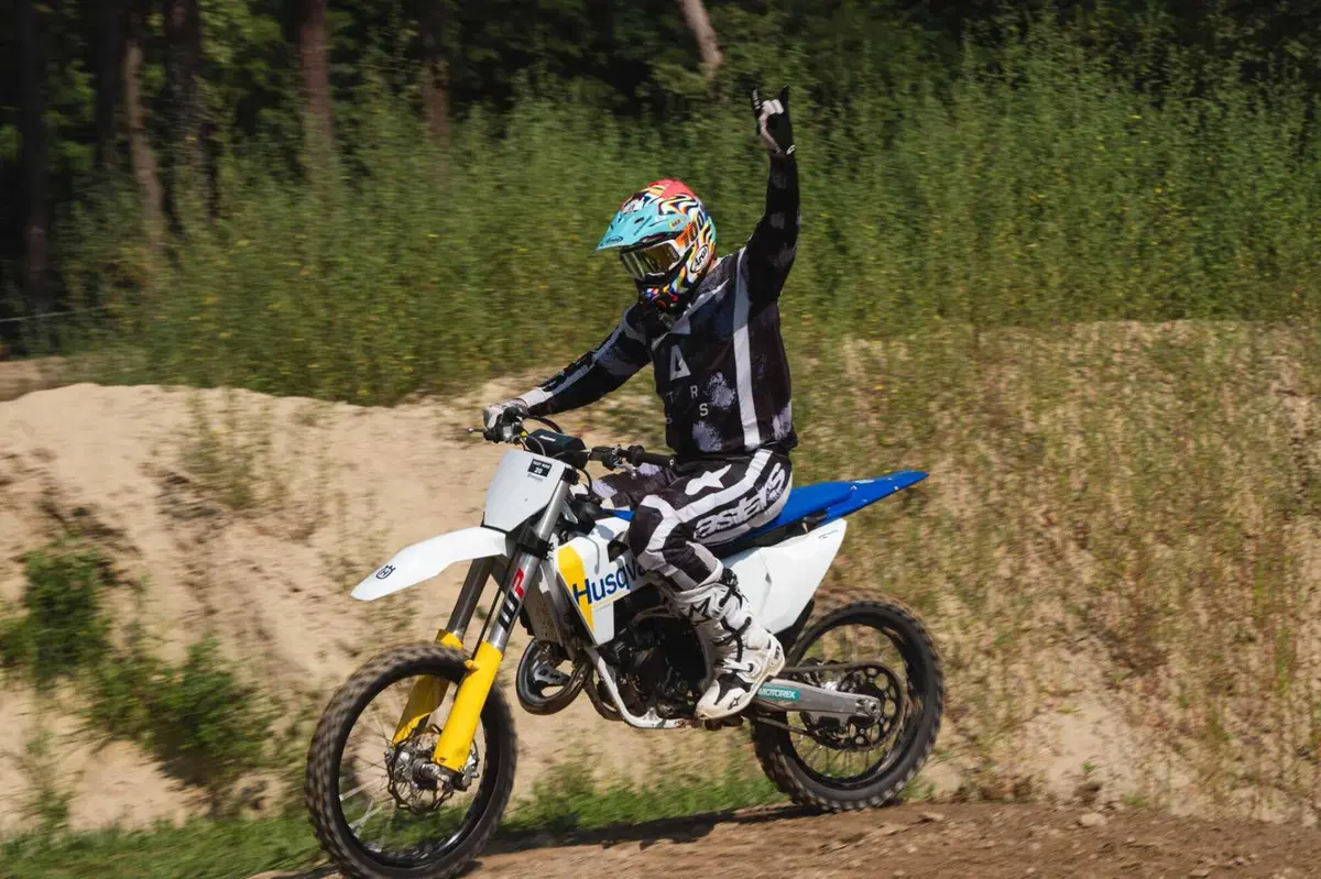 125 vs. 250 vs. 300 vs. 450! Tutte contro tutte, quale è la migliore per fare motocross? [VIDEO] (20)