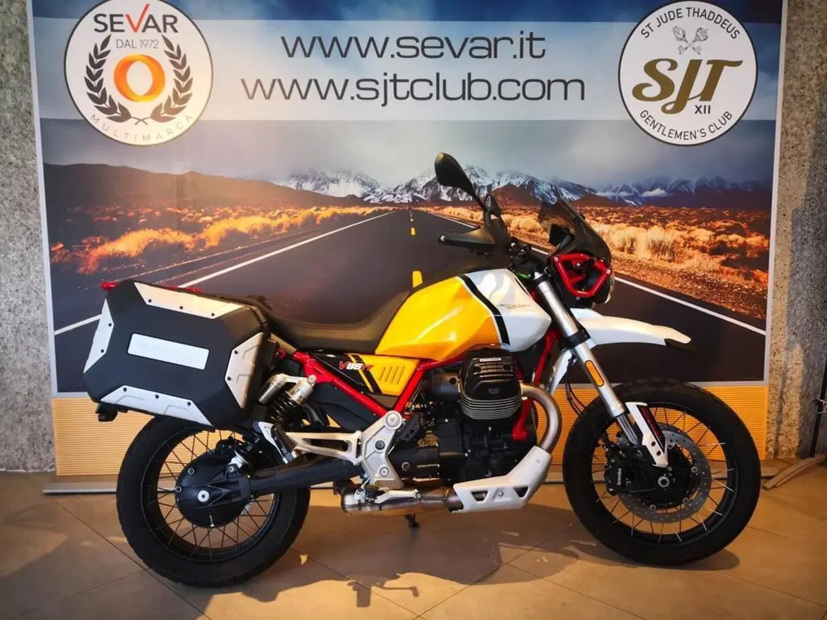 Moto Guzzi V85 TT Evocative Graphics (2021 - 23) (2)