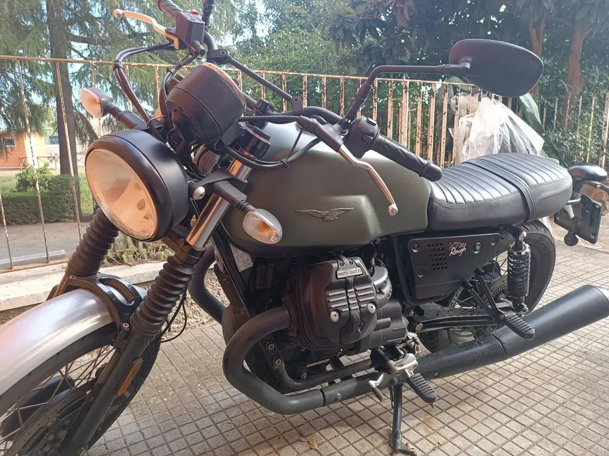 Moto Guzzi V7 III Rough (2018 - 20) (3)
