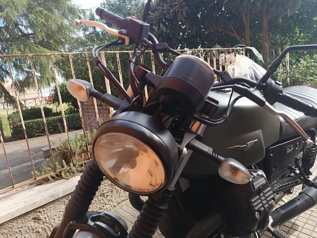 Moto Guzzi V7 III Rough (2018 - 20) (4)