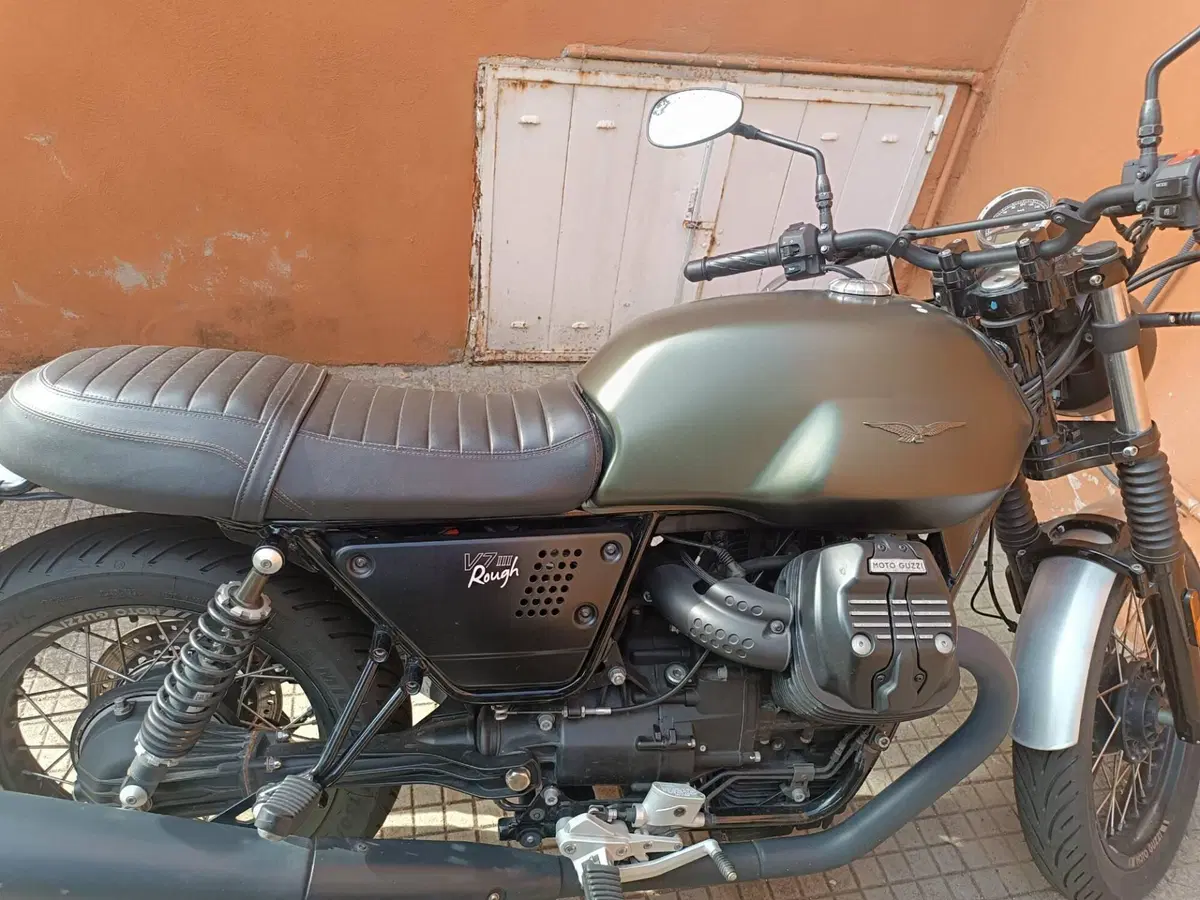 Moto Guzzi V7 III Rough (2018 - 20) (6)