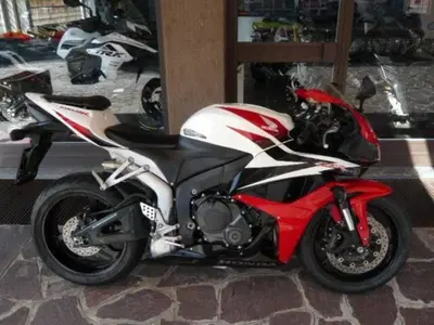 Honda CBR 600 RR (2007 - 08) usata