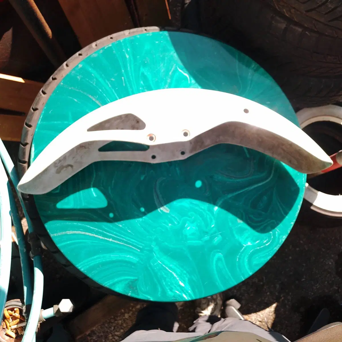 Parafango ant verniciato bianco Suzuki Gsx400F00 (3)