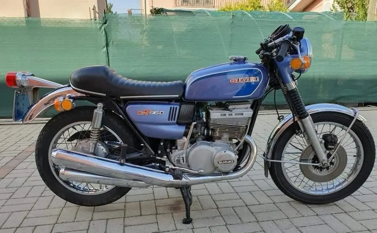 Suzuki Gt 550k (2)