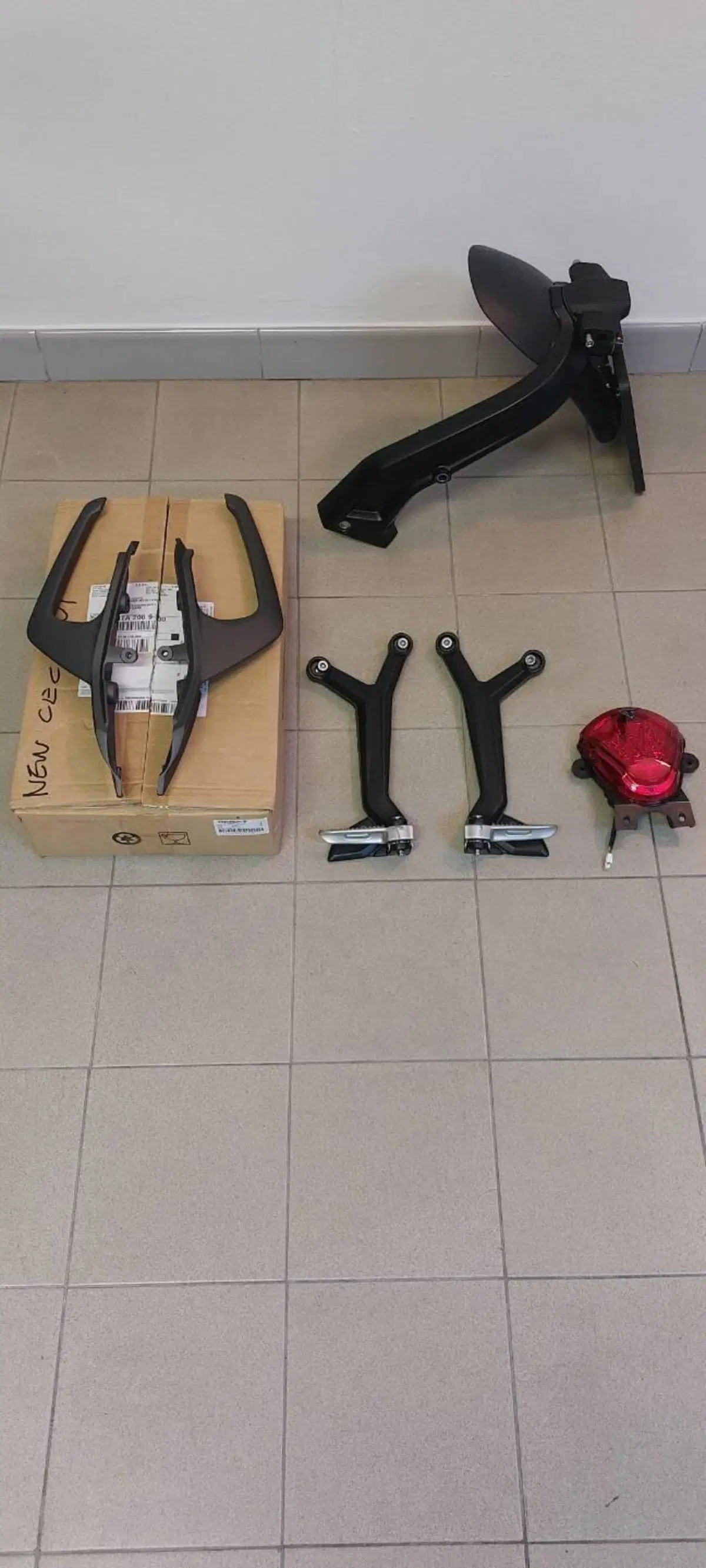 Triumph Trident 660 Triple Tribute Edition (2024) (5)