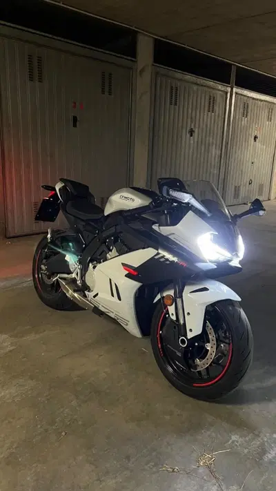 CFMOTO 675SR-R (2025 - 26) usata