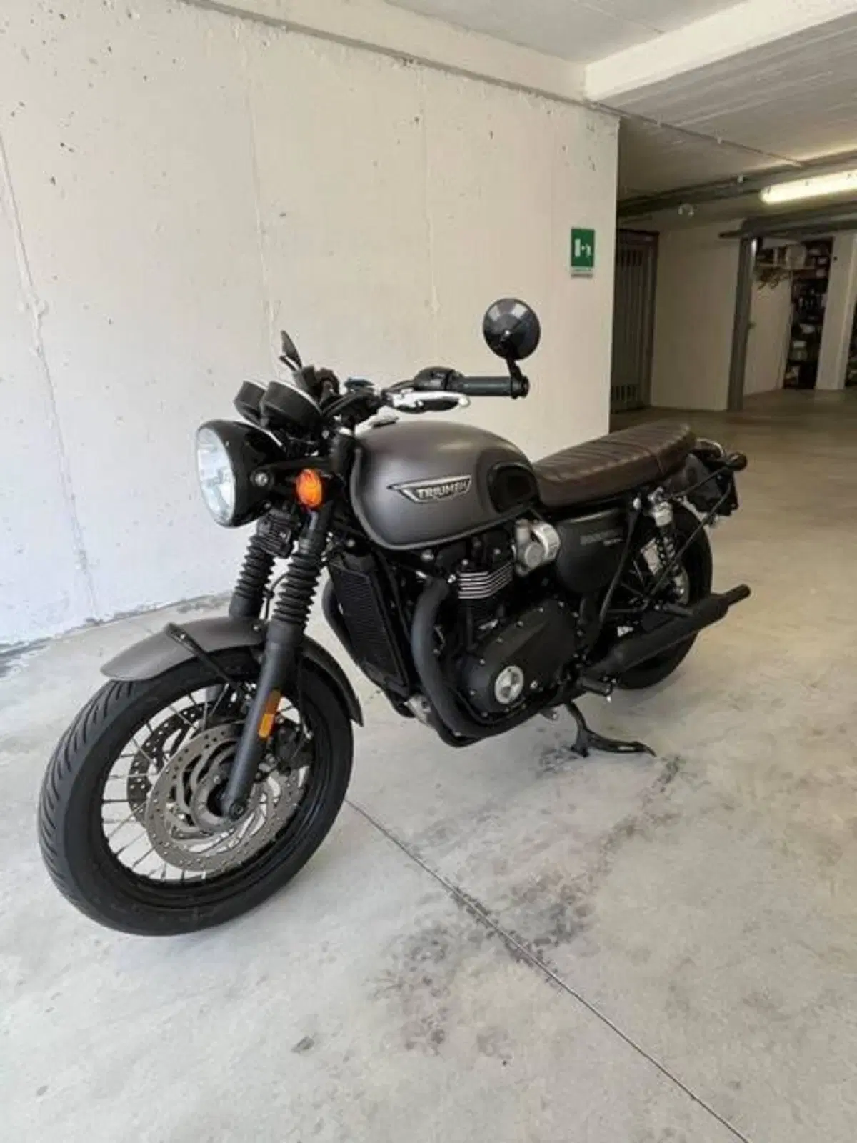 Triumph Bonneville T120 Black (2017 - 20) (3)