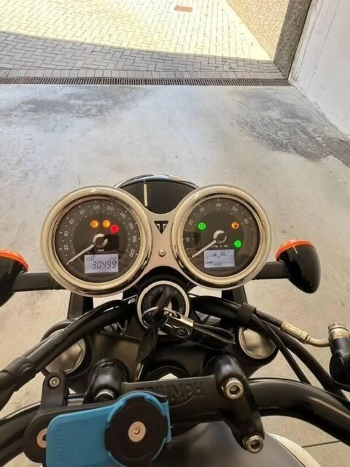 Triumph Bonneville T120 Black (2017 - 20) (6)