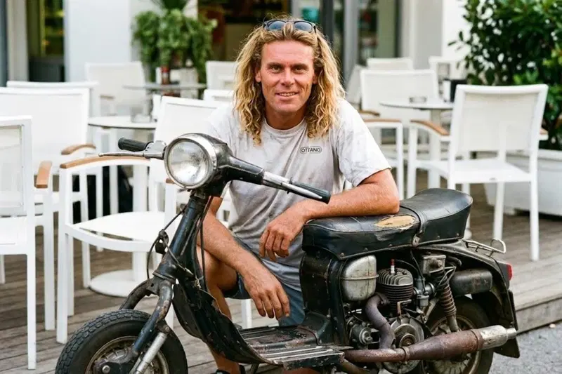 Batini e la Lambretta comprata all'ultimo (Foto IA)