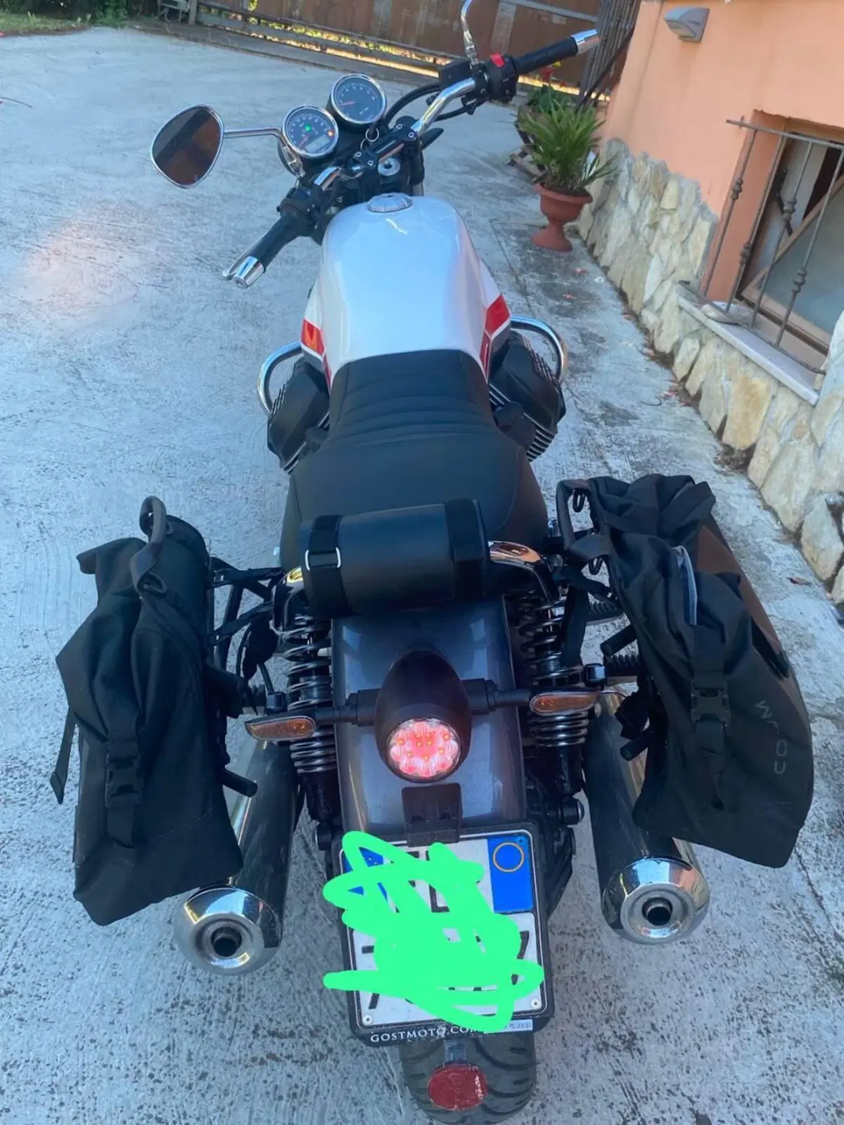 Moto Guzzi V7 Special (2025 - 26) (4)