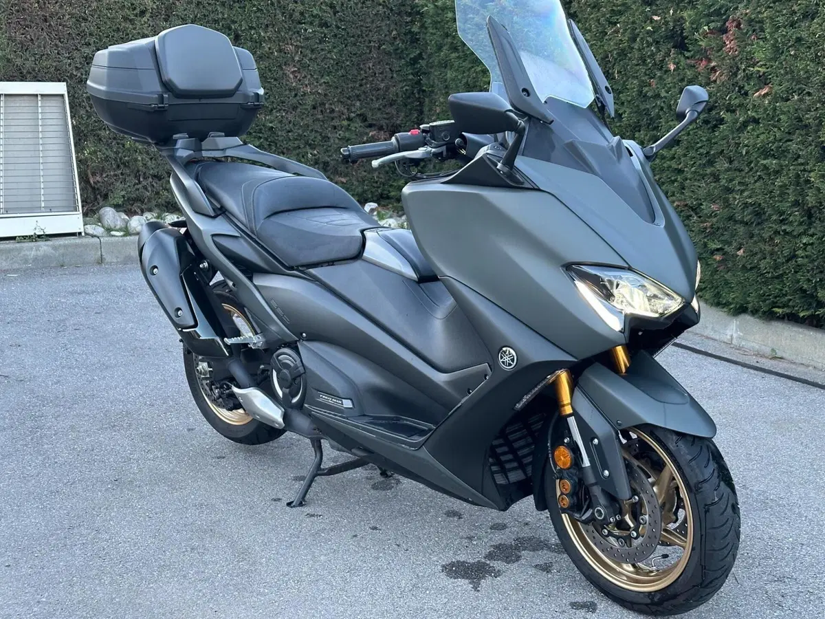 Yamaha T-Max 560 Tech Max (2021)