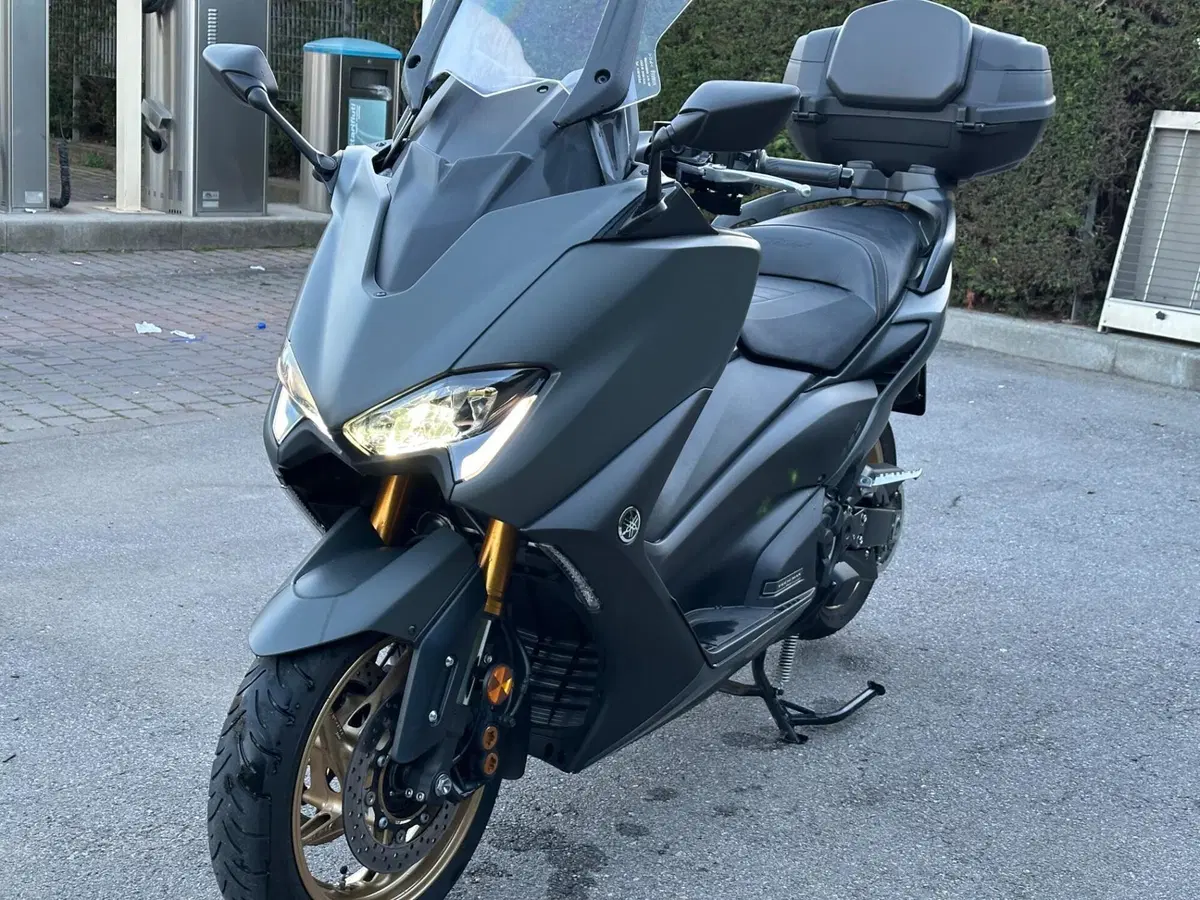 Yamaha T-Max 560 Tech Max (2021) (2)