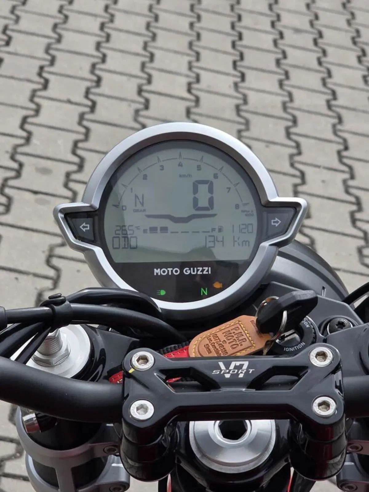 Moto Guzzi V7 Sport (2025 - 26) (7)